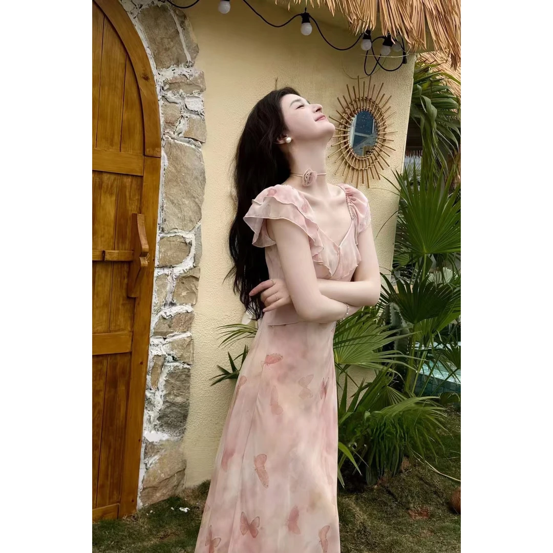 2025夏季法式轻熟甜美荷叶边V领花朵装饰小众设计吊带碎花连衣裙