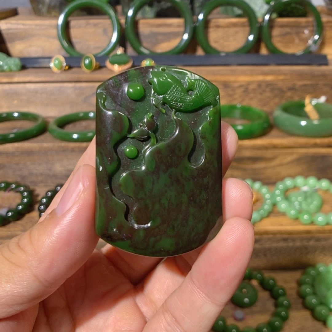 【闪购商品】吊坠(不含链)未镶嵌和田玉俄七红皮老料连年有余