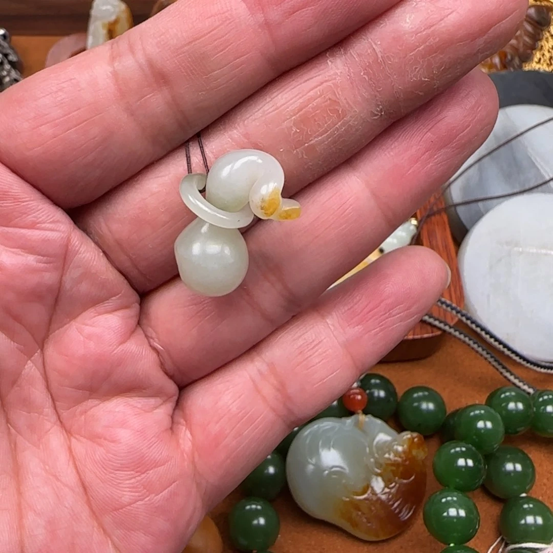 和田玉未镶嵌颈饰葫芦吊坠