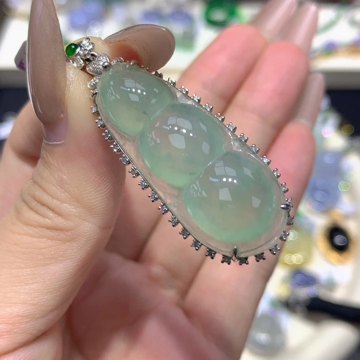 翡翠18K金镶嵌颈饰