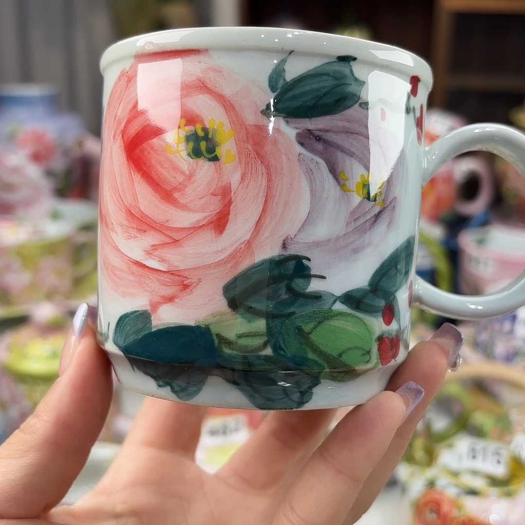 瓷片在干嘛我也在洗头发睡觉觉咯