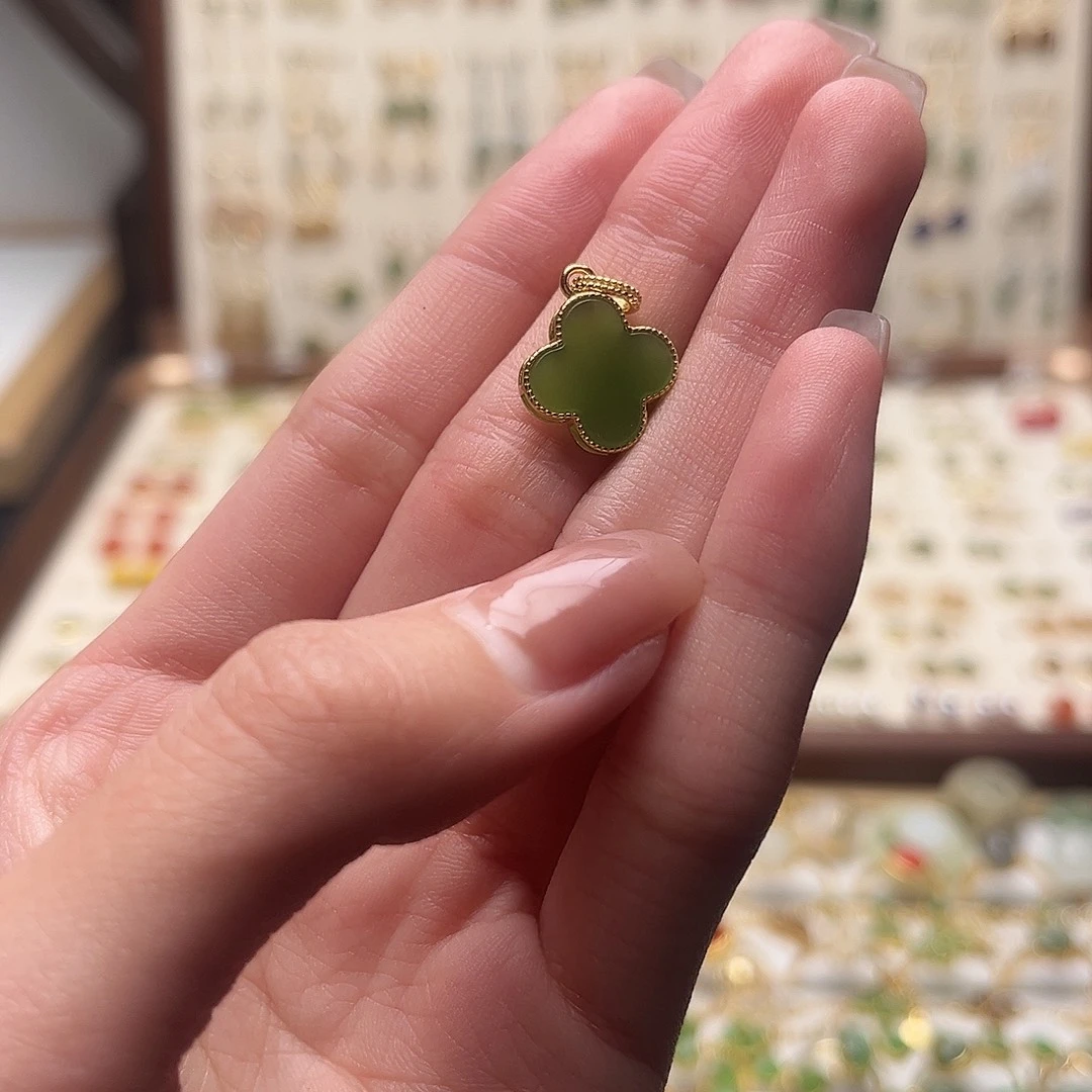 和田玉未镶嵌耳饰