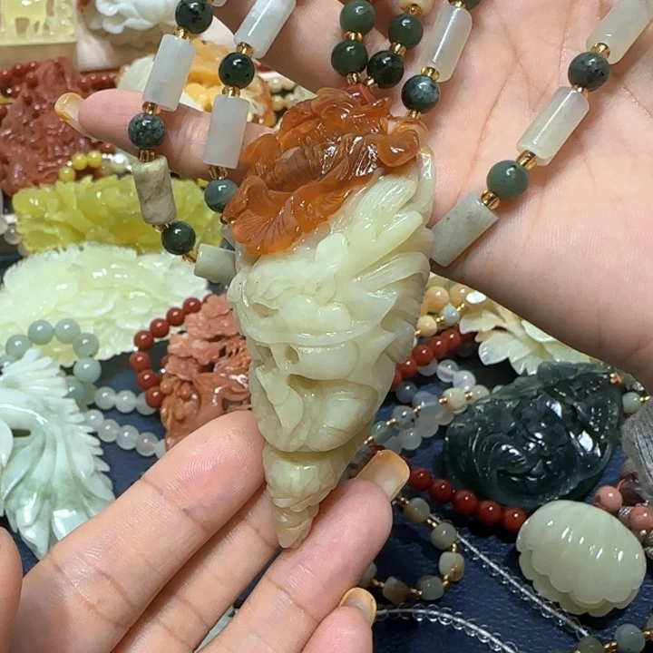 未镶嵌蛇纹石玉吊坠