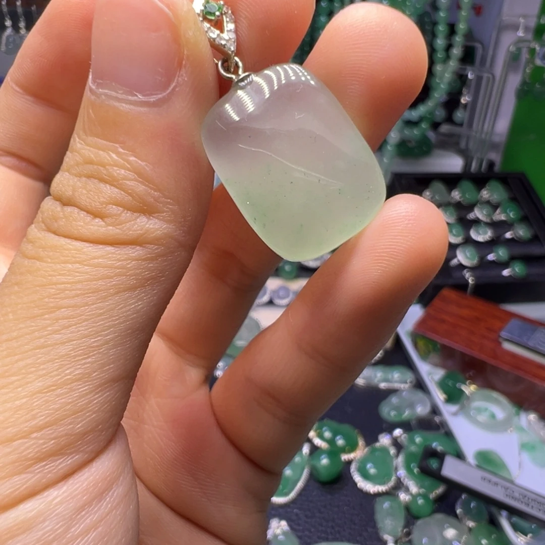 石英质玉未镶嵌颈饰