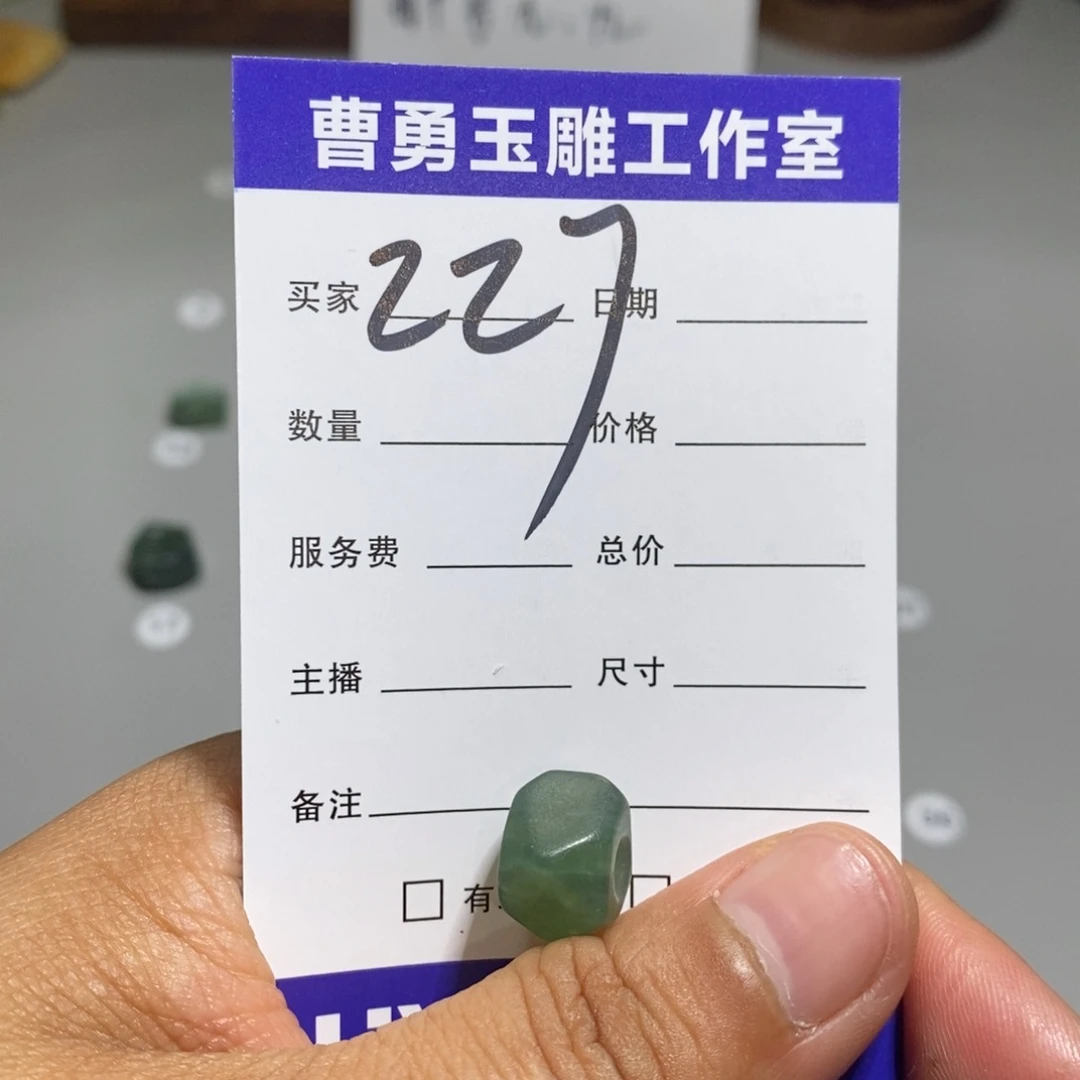 蛇纹石玉未镶嵌颈饰琪**胜