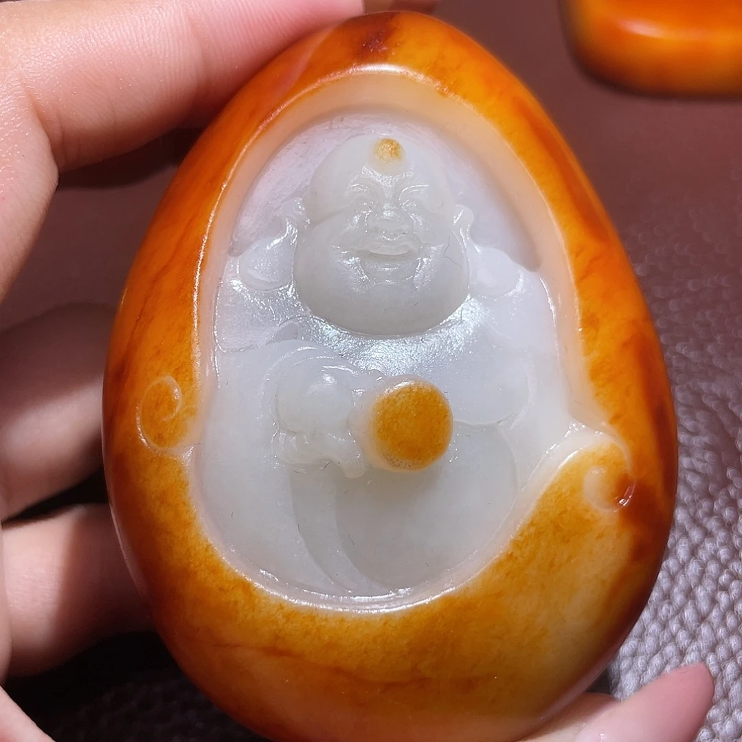 姜***华和田玉未镶嵌颈饰