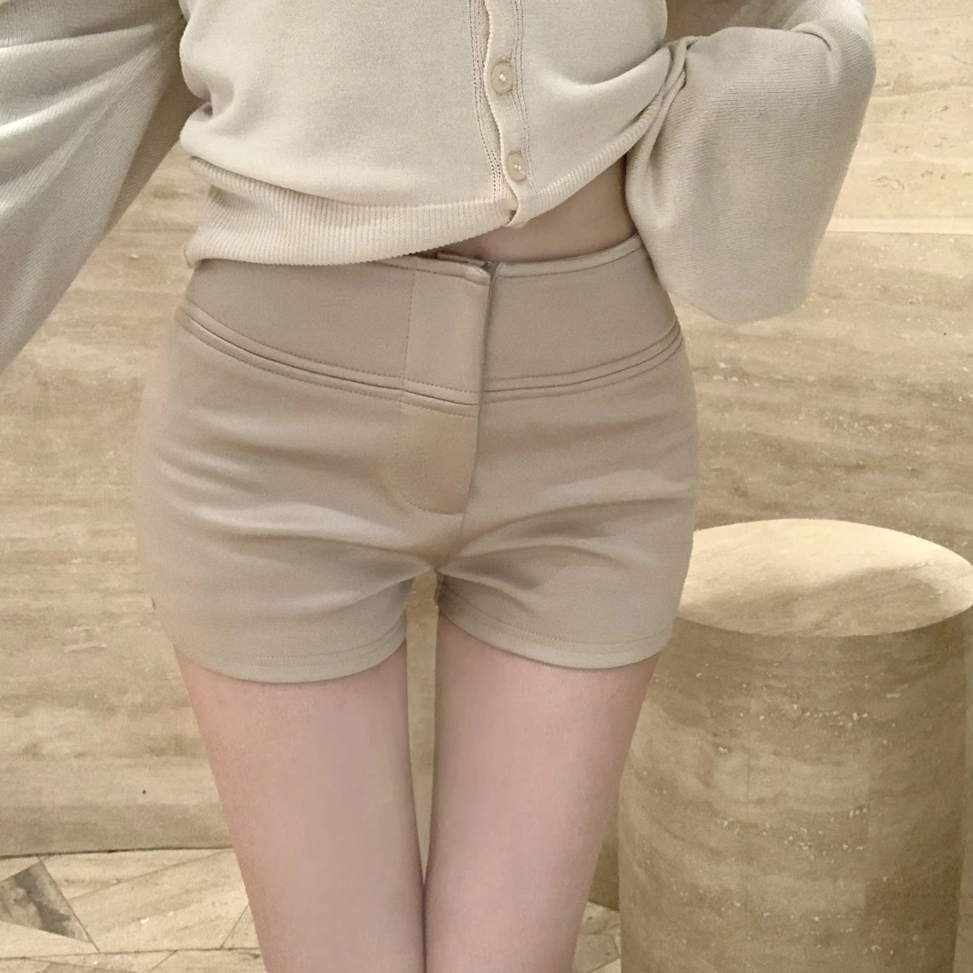 Liuu嘻嘻阿休闲简约质感短裤女夏季中高腰气质百搭显腿长直筒辣裤