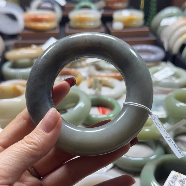 石英质玉未镶嵌手镯
