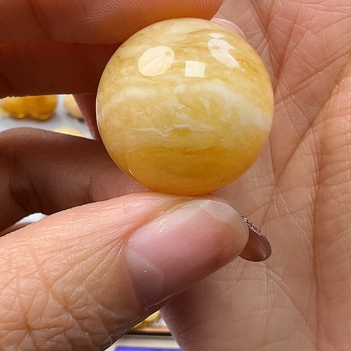 蜜蜡未镶嵌珠宝奇石