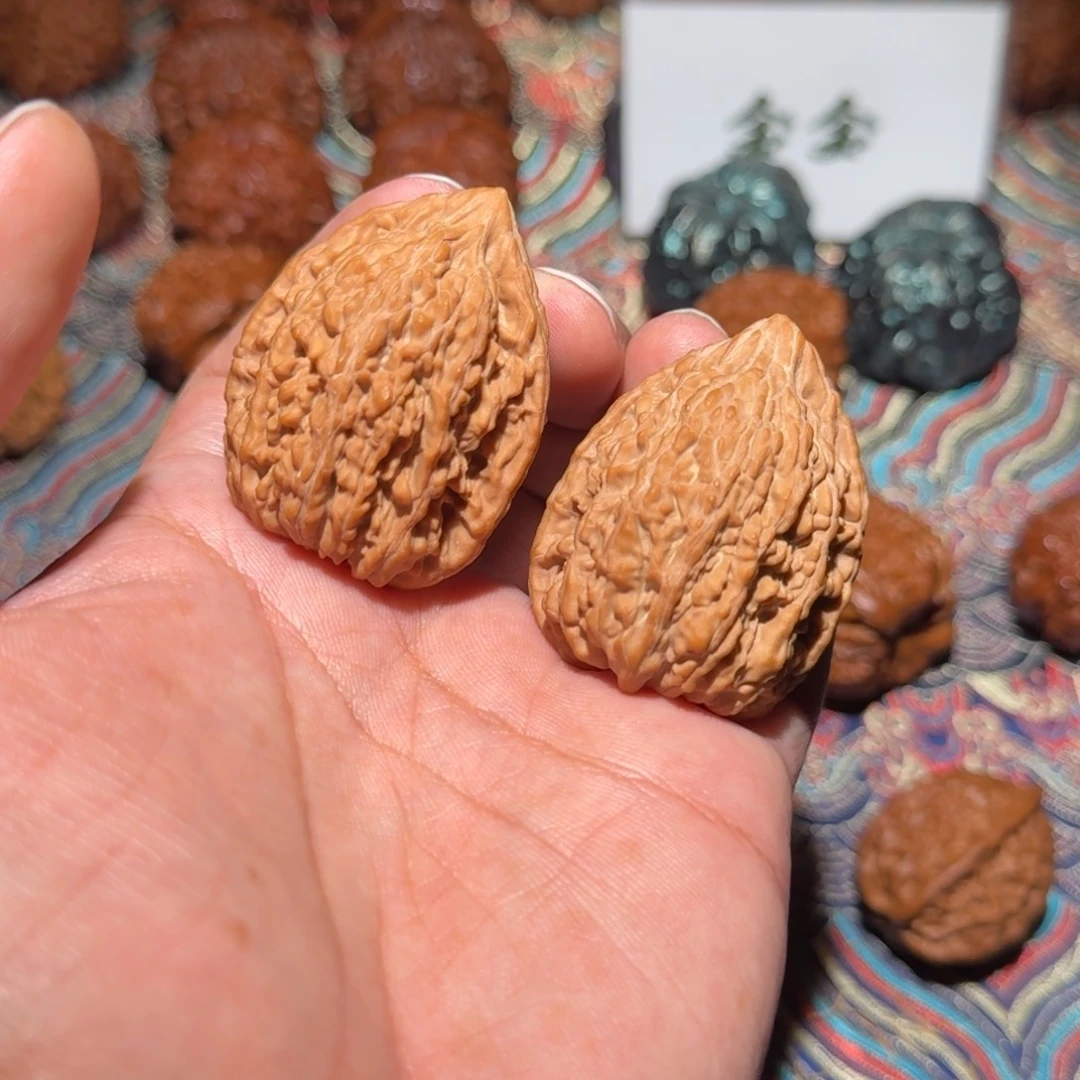 把件文玩核桃1408塔尖，尺寸35 34 44.5