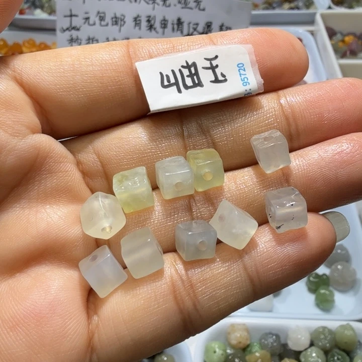 和田玉未镶嵌珠宝奇石