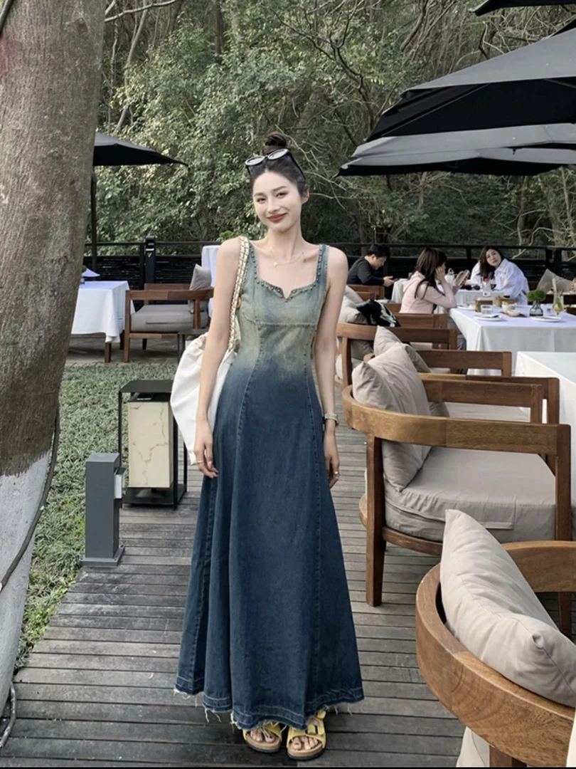 夏季女装复古渐变色牛仔吊带连衣裙设计感毛边铆钉收腰显瘦长裙子