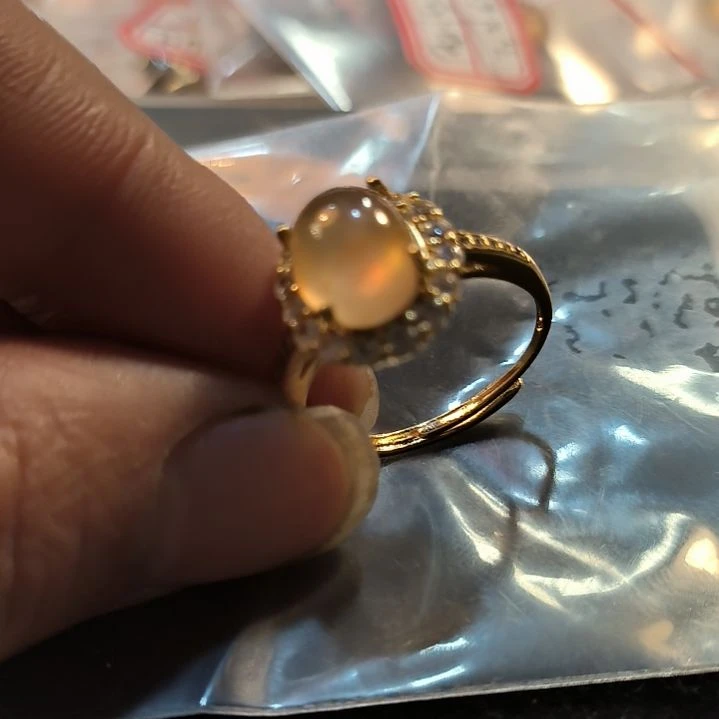 宝***吧未镶嵌戒面石英岩玉