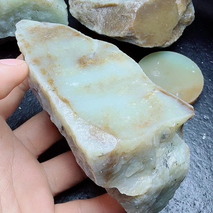 和田玉（糖玉）未镶嵌珠宝奇石