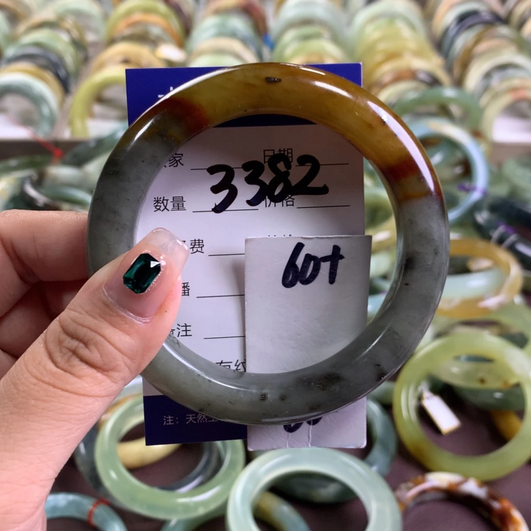 蛇纹石玉未镶嵌手镯3382