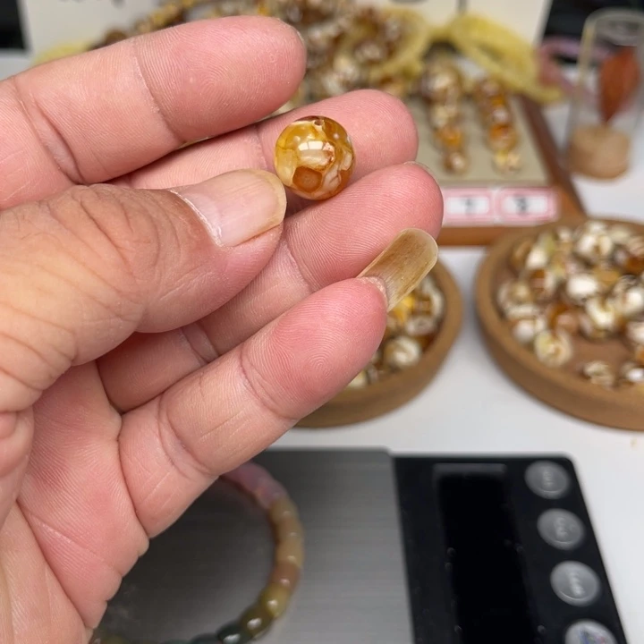 未镶嵌琥珀裸石67号