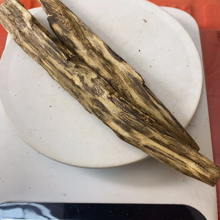 沉香碎屑沉香沉香原材料