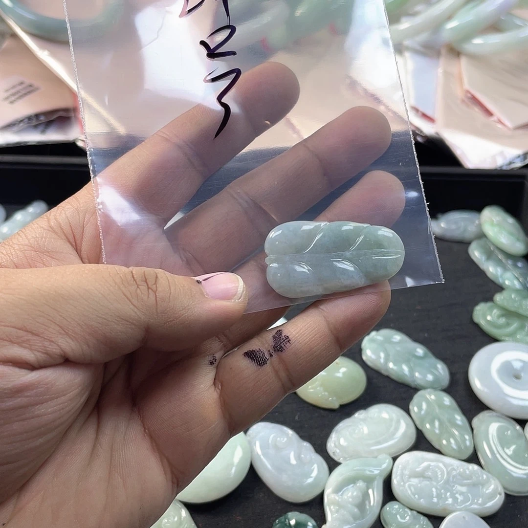 翡翠未镶嵌颈饰24号
