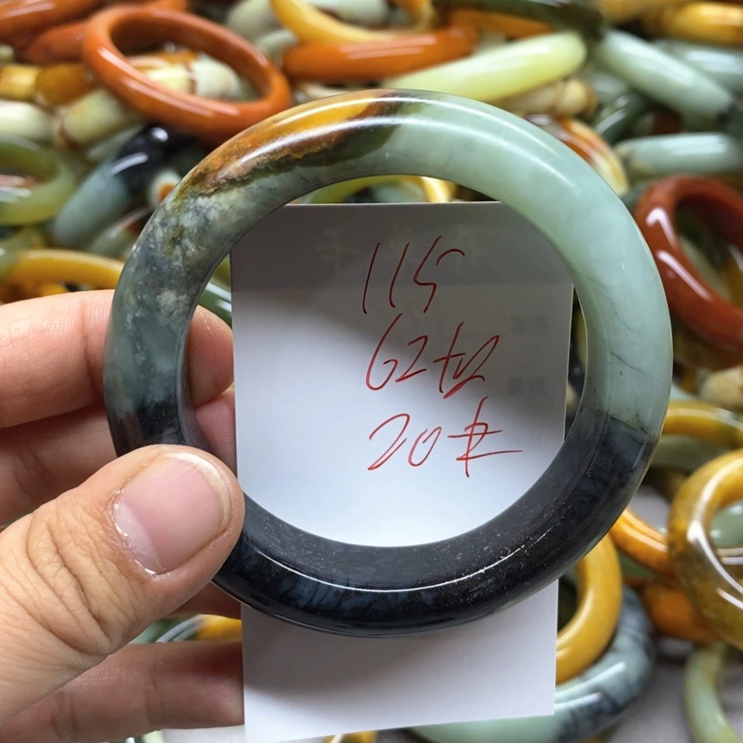 蛇纹石玉未镶嵌手镯