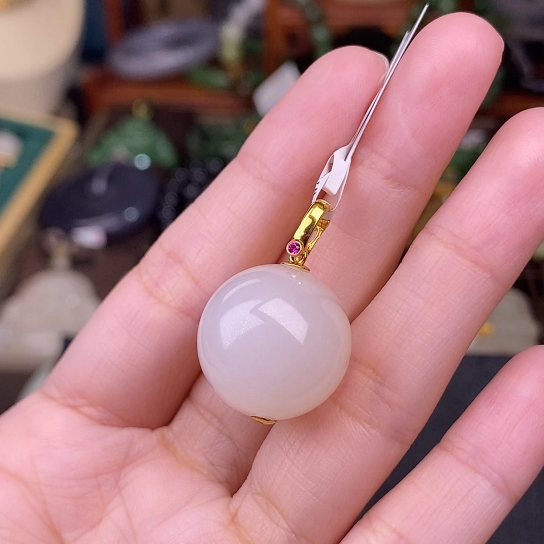 和田玉熟藕粉浓色老料18.K金圆珠清货价未镶嵌