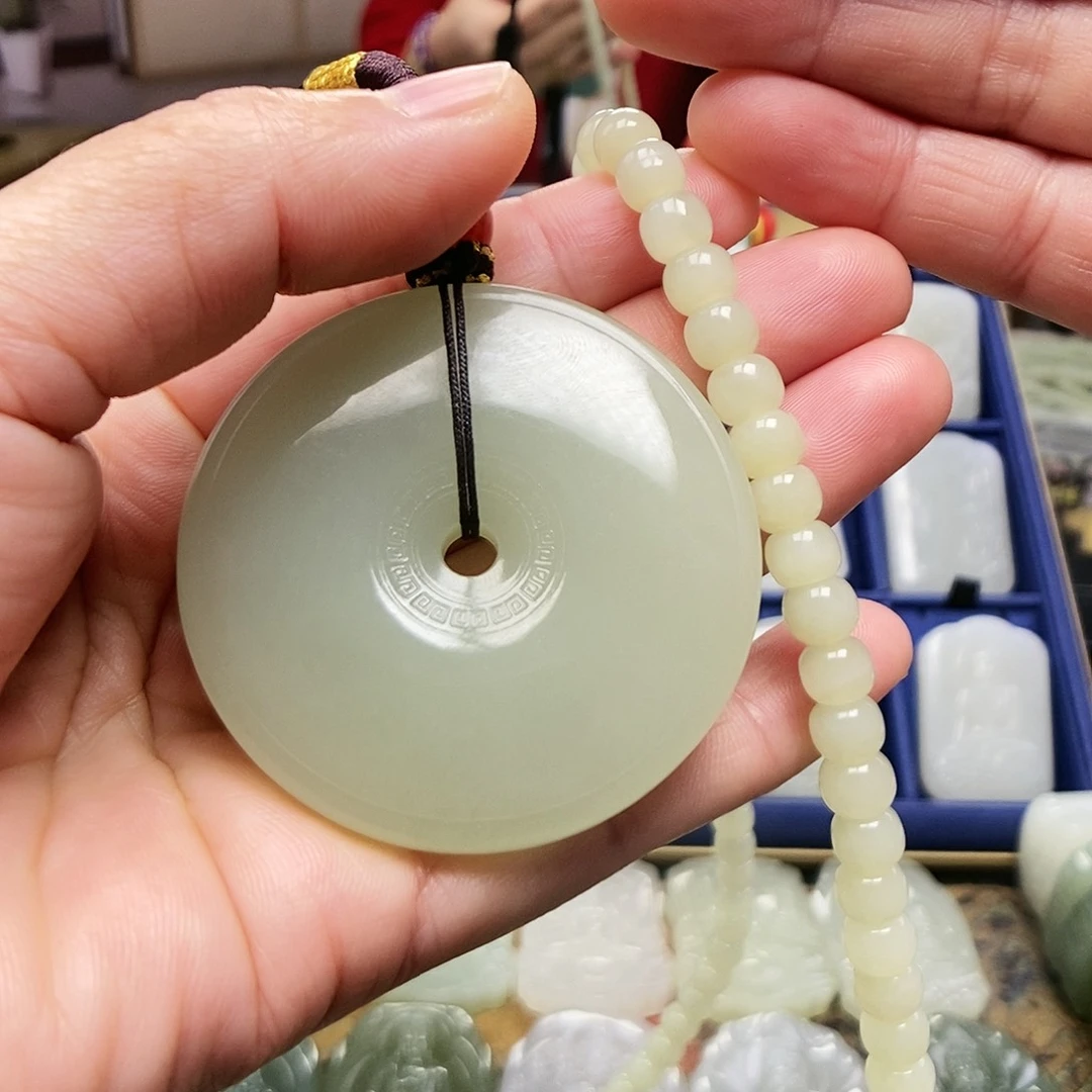 和田玉颈饰未镶嵌风****萍