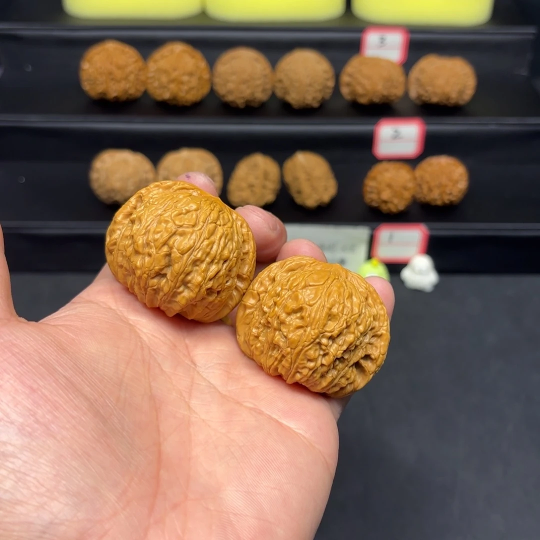 文玩核桃把件43微修绣球