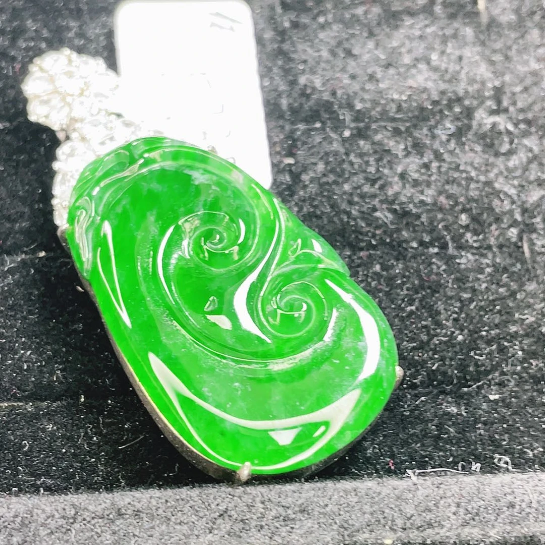 翡翠未镶嵌颈饰573