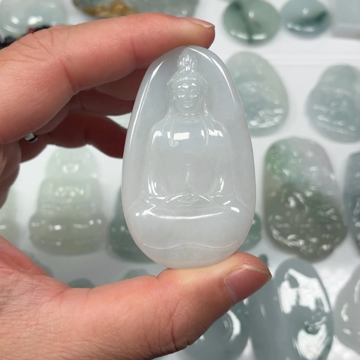 翡翠未镶嵌颈饰素衣观音