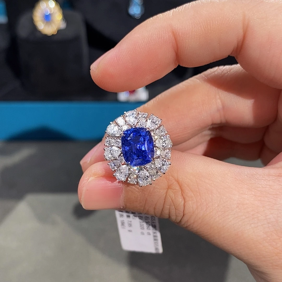 蓝宝石18K金镶嵌戒指AIGS无烧皇家蓝5.06克拉