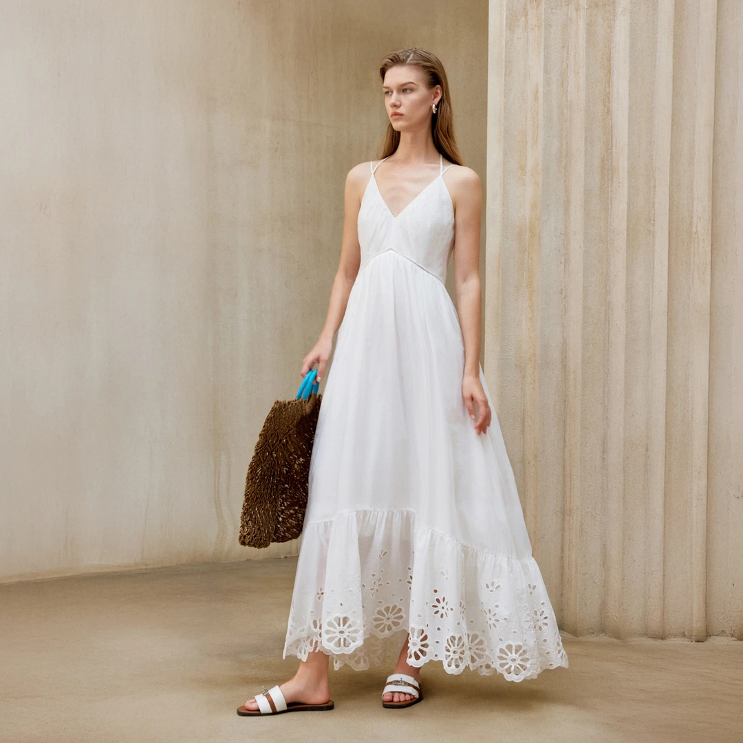 LYNEE立体镂空绣花V领吊带连衣裙女甜美可爱洋气裙子女LGD2FSW243