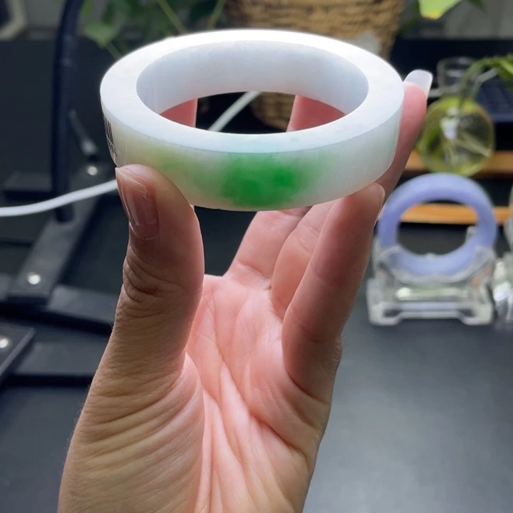 定制翡翠未镶嵌翡翠手镯