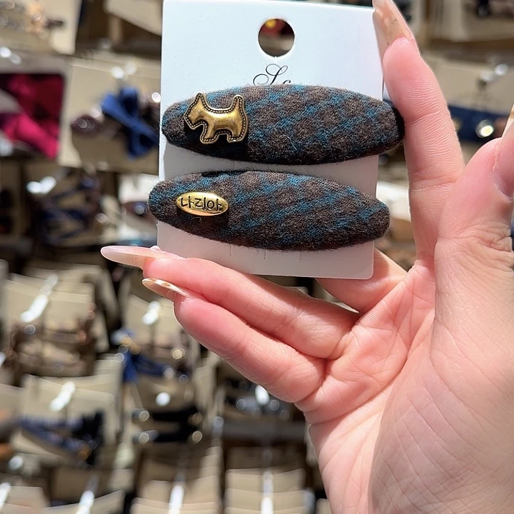 椭圆绿色格子小狗掰掰夹