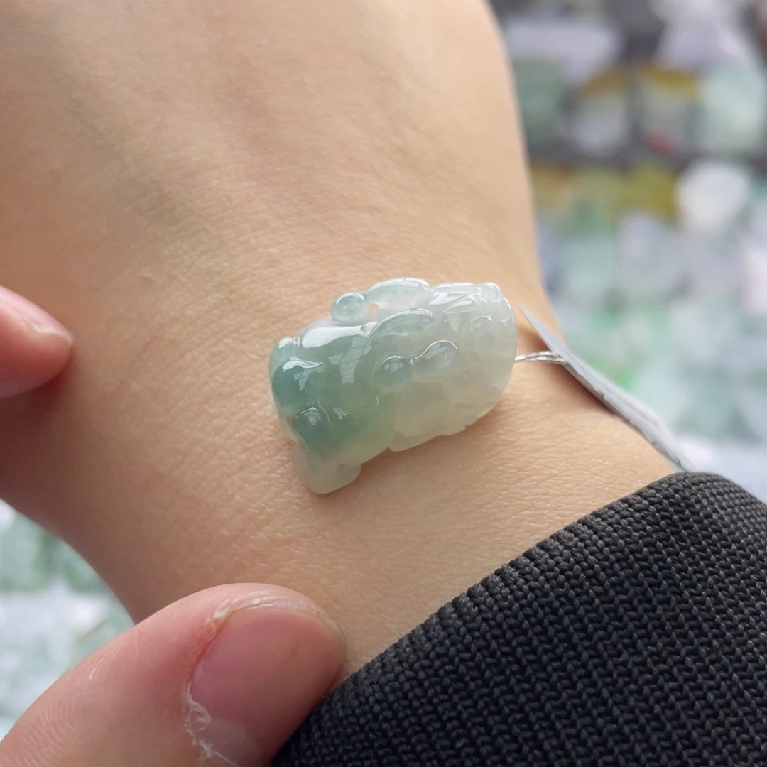 翡翠颈饰未镶嵌貔貅