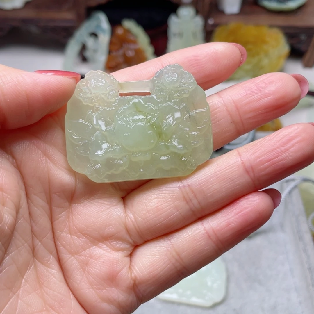 蛇纹石玉颈饰未镶嵌织***纺