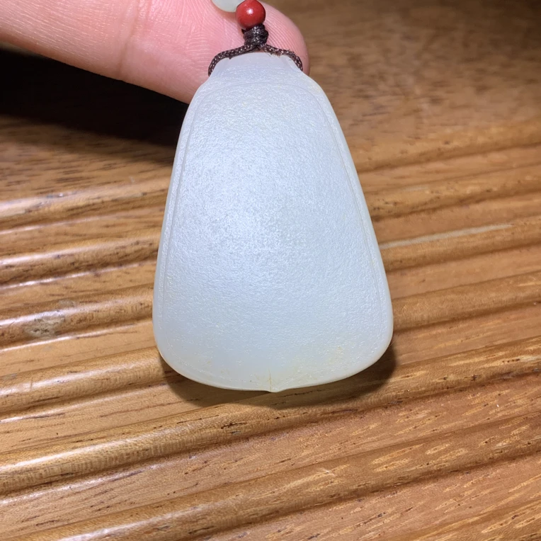 新疆和田玉满皮无事牌随形吊坠27g