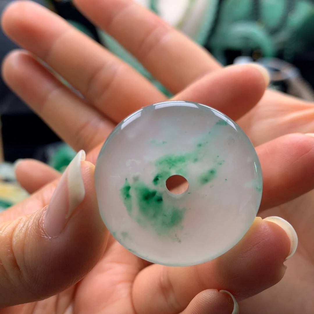 石英质玉未镶嵌颈饰