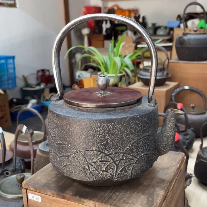 金青堂武藤造金镶嵌壶