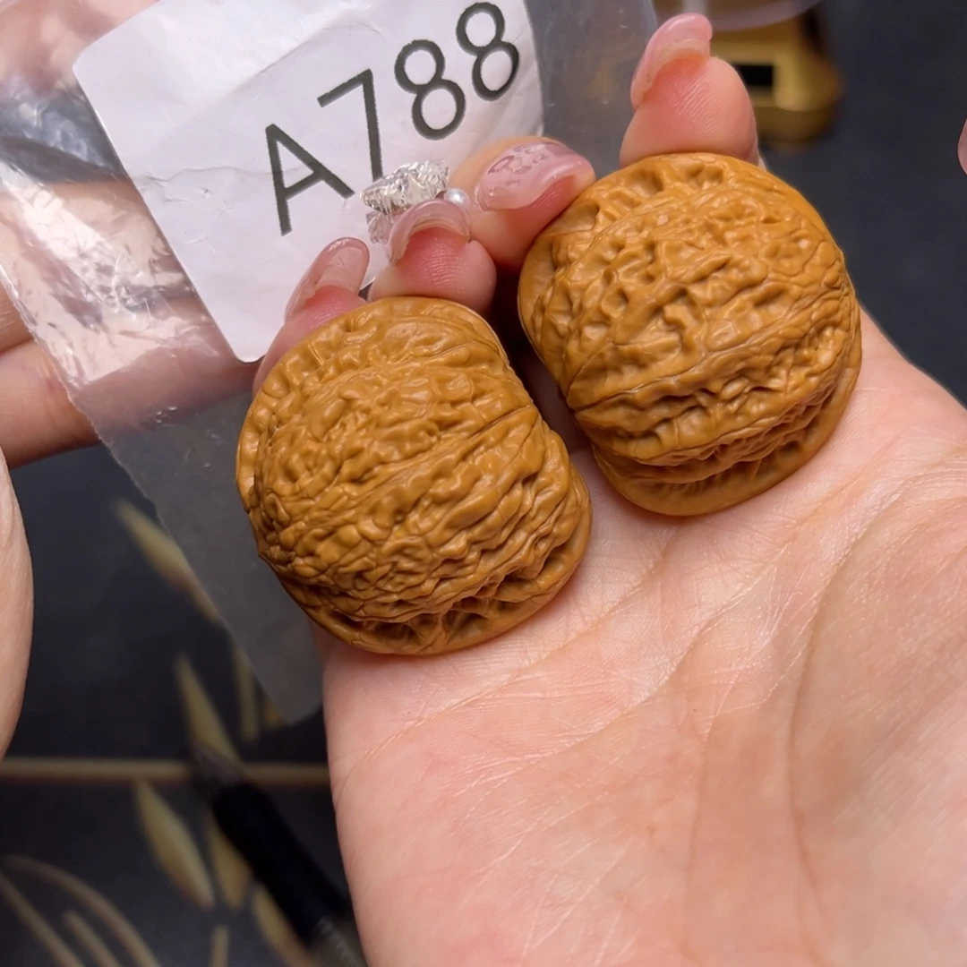 文玩核桃吊坠铁锤38