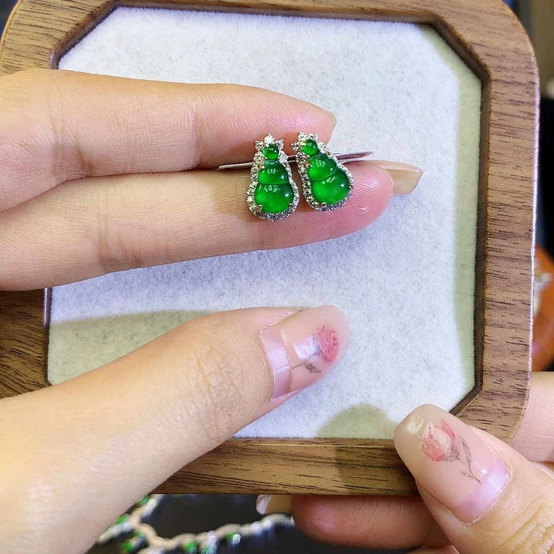 翡翠耳饰银S925镶嵌天然翡翠葫芦耳钉