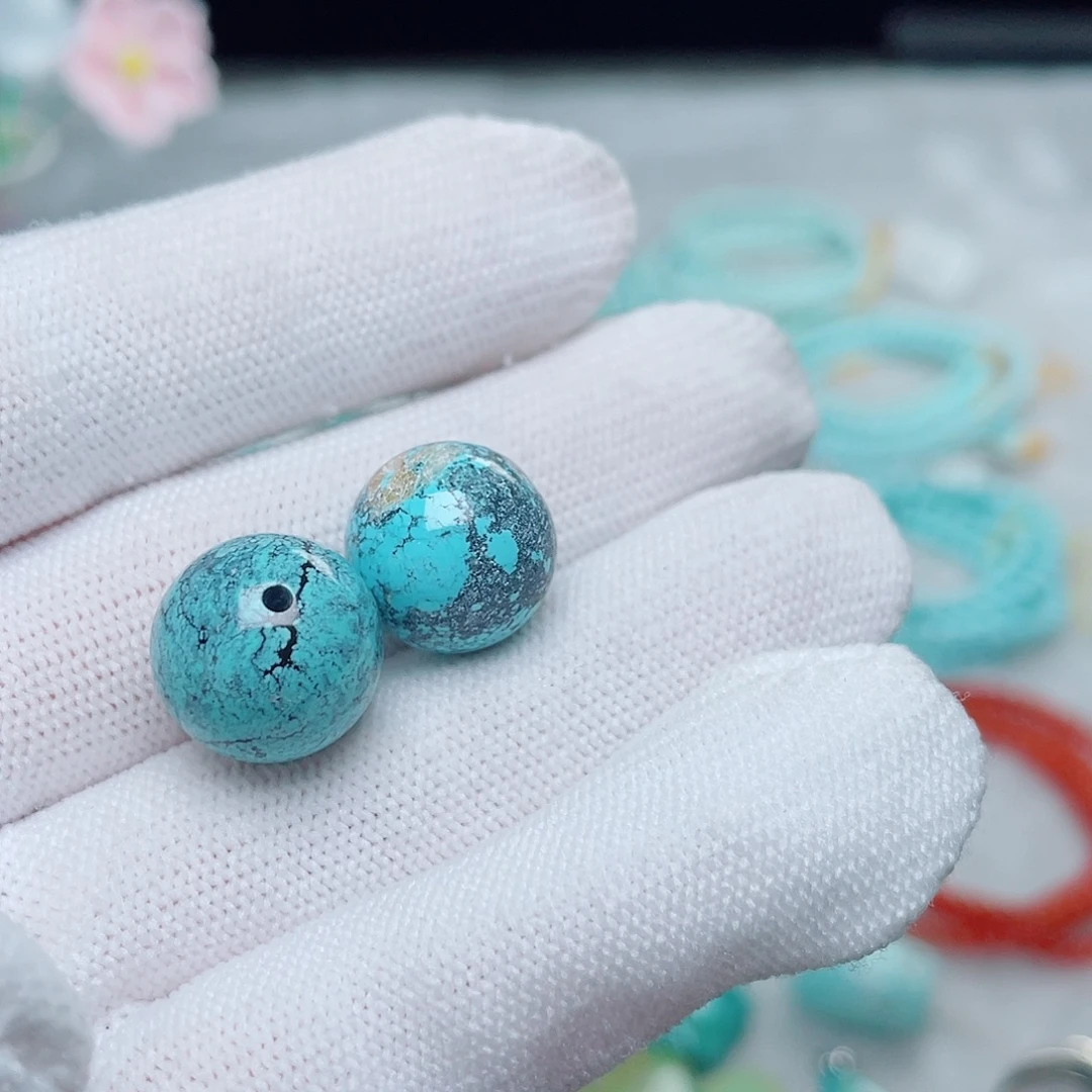 夏***天绿松石未镶嵌珠宝奇石