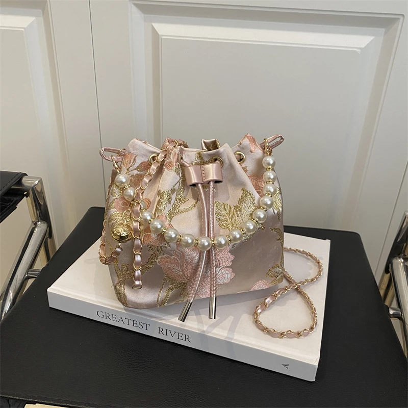 新中式国风水桶包2025夏季新款绣花古风手提包汉服配饰斜挎单肩包