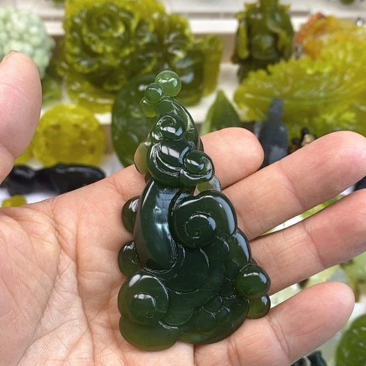 蛇纹石玉手把件未镶嵌清**杯