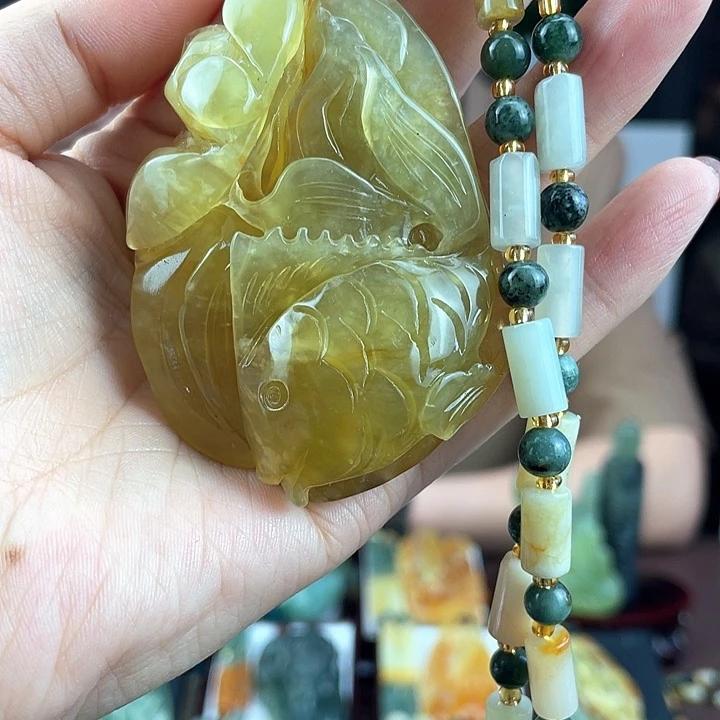 蛇纹石玉颈饰未镶嵌