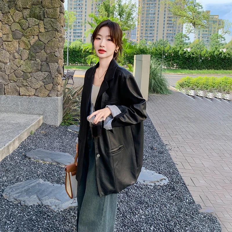 黑色高级感休闲皮衣小西服女春季2025年新款宽松直筒显瘦气质外套