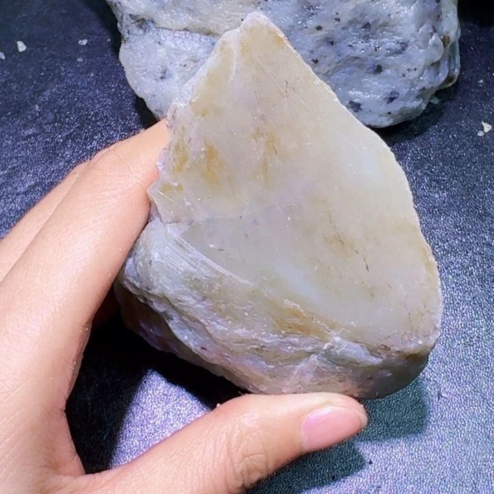 未镶嵌和田玉（糖玉）珠宝半成品