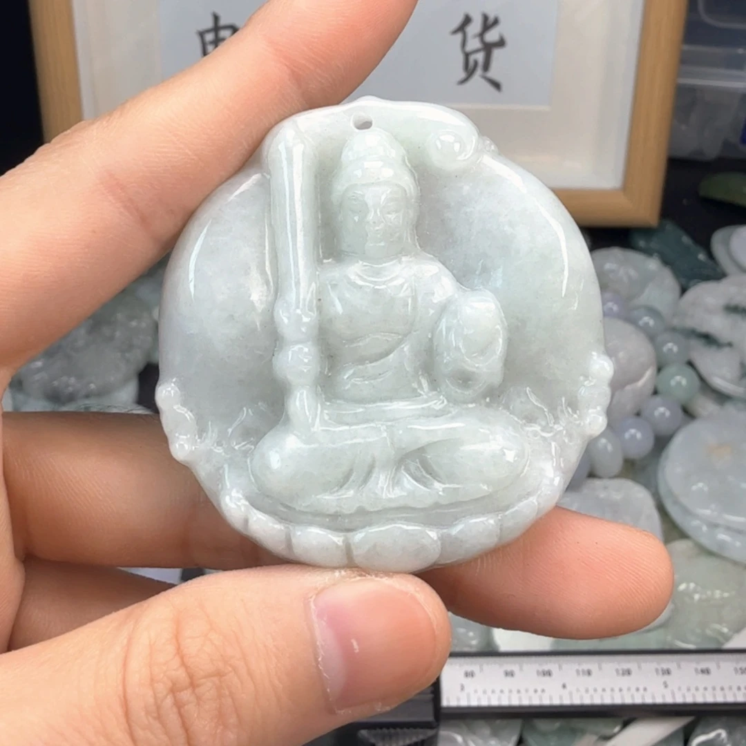 翡翠挂件未镶嵌翡翠