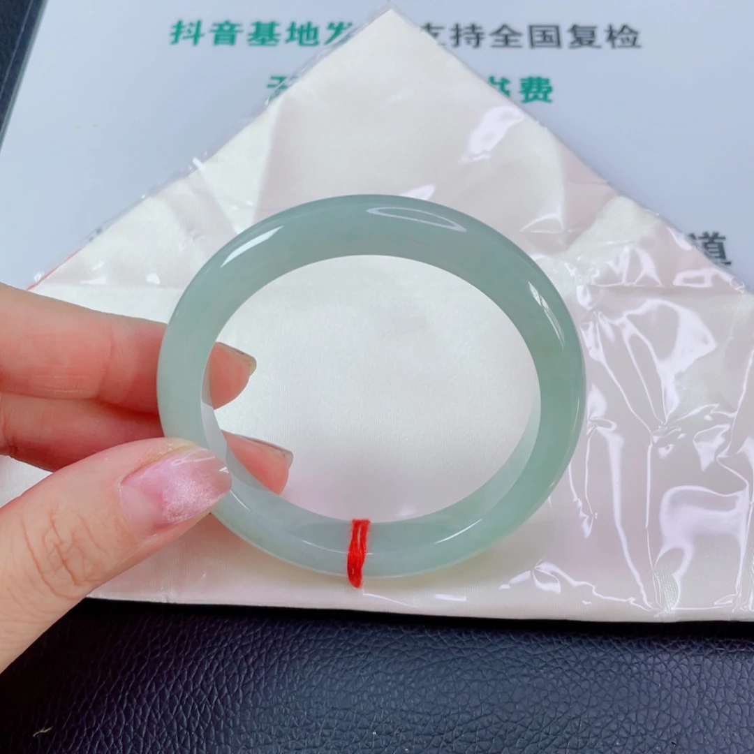 胖***悠翡翠手镯未镶嵌天然