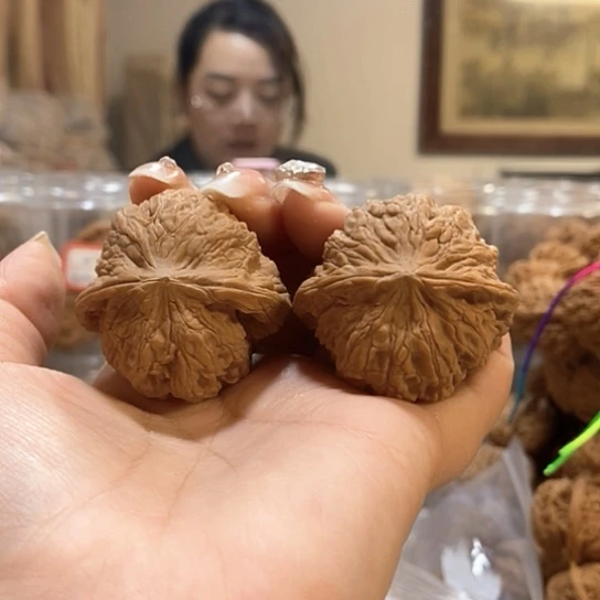 文玩核桃吊坠40龙洞峪尖有伤