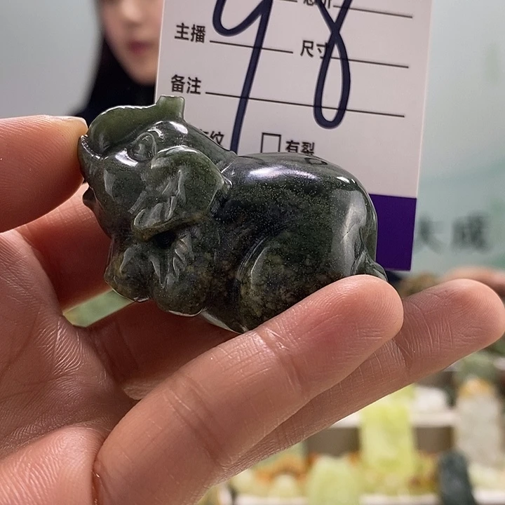 和田玉把件未镶嵌有瑕