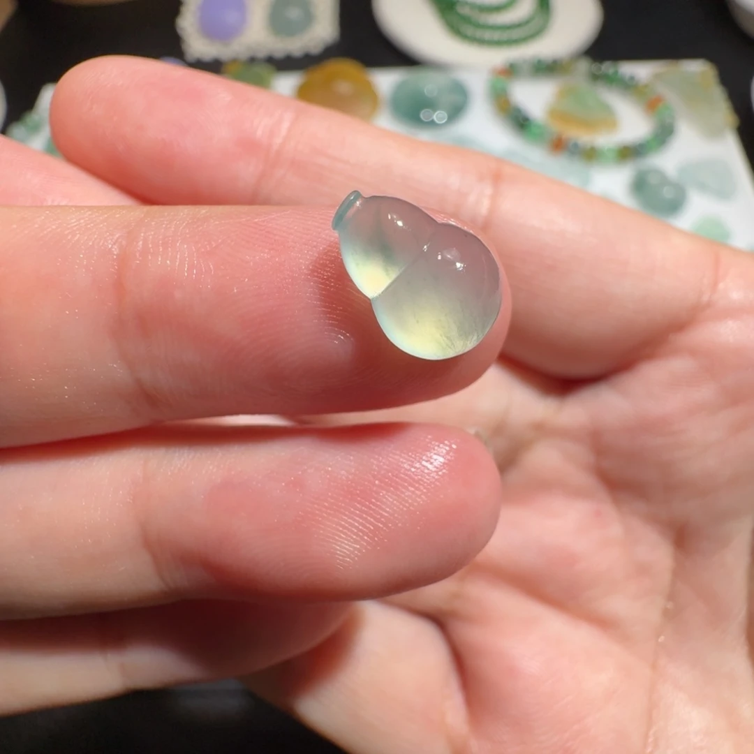 定制翡翠未镶嵌冰种飘花葫芦